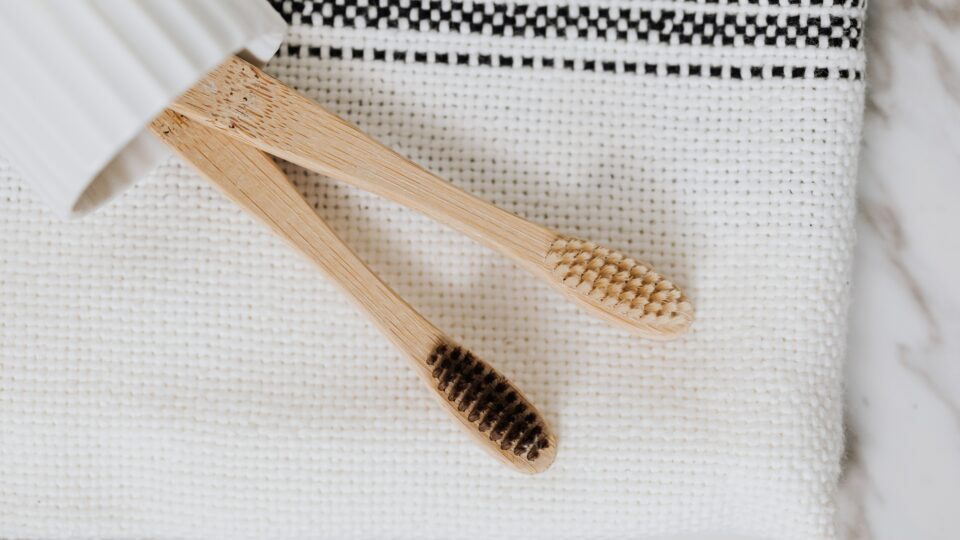 FAQ  Une brosse à dents à poils durs n'est-elle pas plus efficace